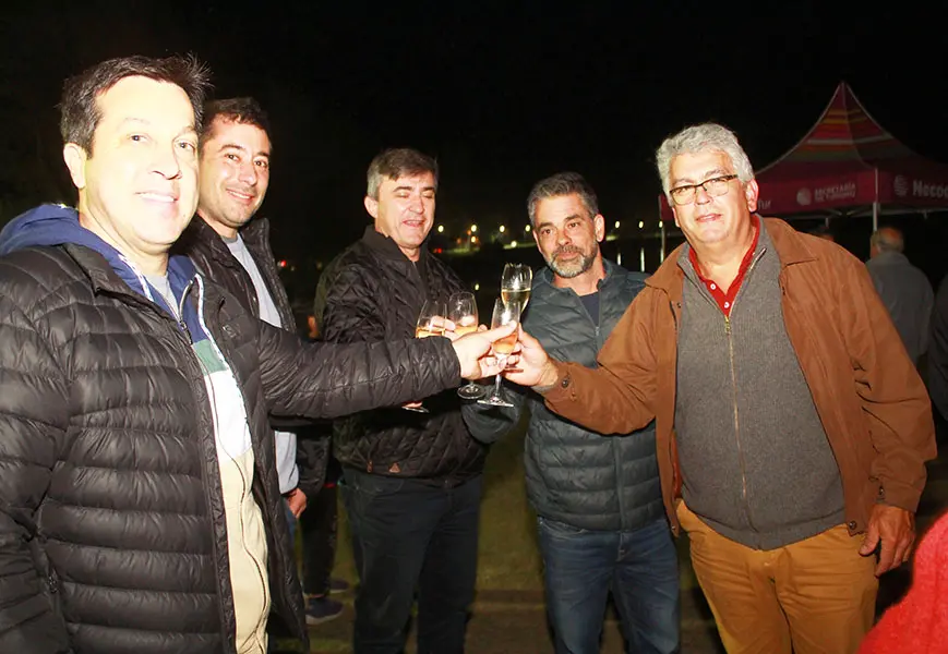 El Paseo de la Ribera quedó iluminado