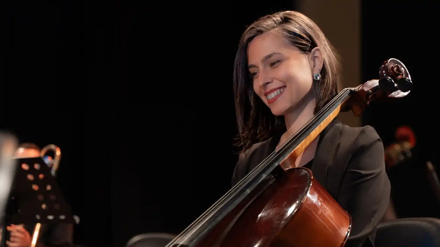Valentina abraza el violonchelo para redescubrir su propia voz.