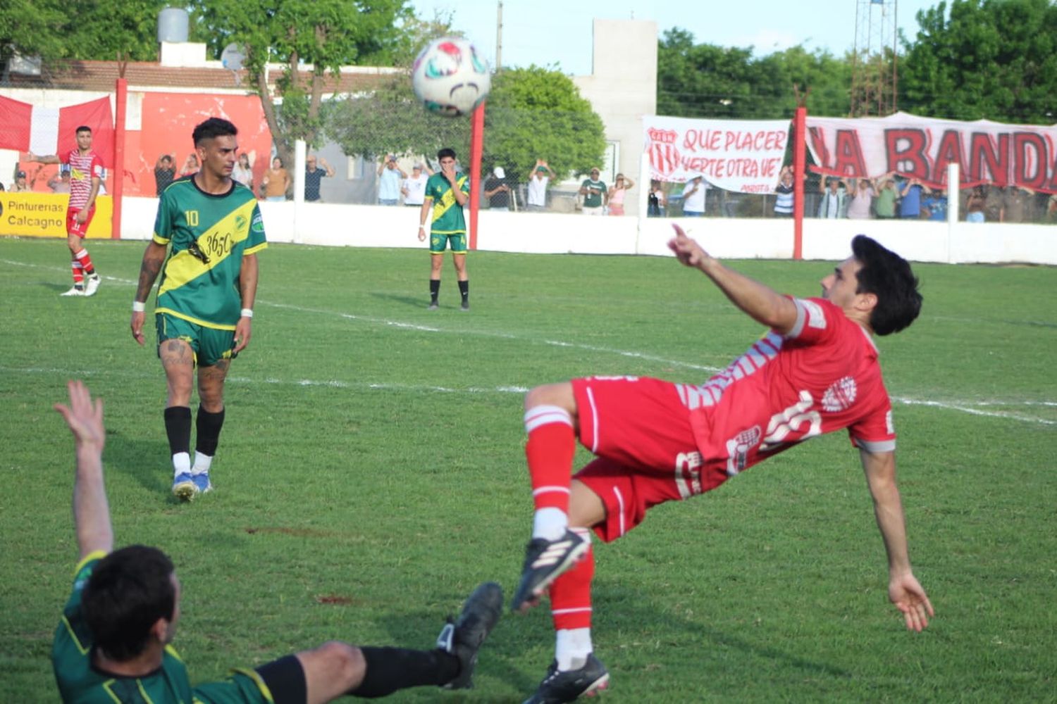 La vigencia de un gran jugador, que marca la diferencia y esta vez fue clave con sus dos goles: Diego "Salvador" Denaday.