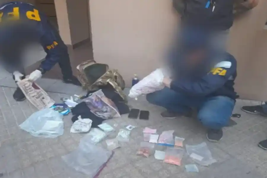 Era dealer de drogas de diseño en fiestas electrónicas: lo detuvieron en la vía pública en la ciudad de Rosario