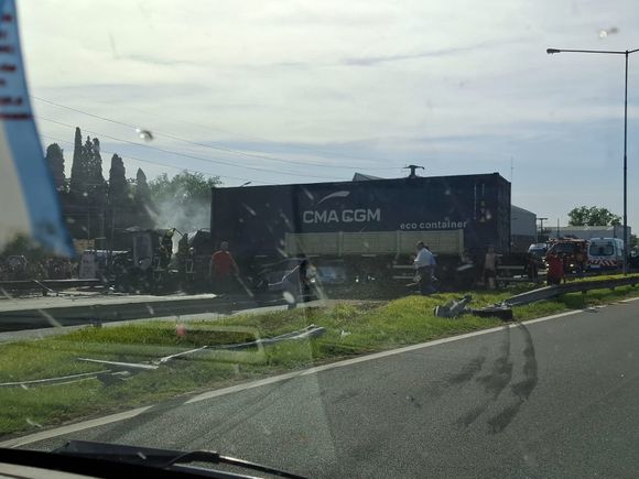 Brutal choque e incendio de camiones en ruta 9, altura Campana: Hay al menos tres muertos