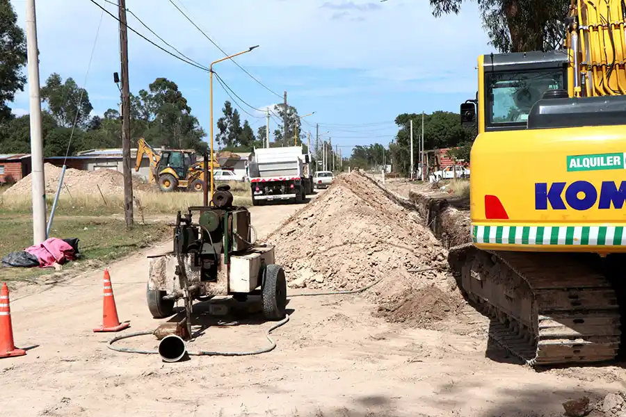 Avanza obra de cloacas en un barrio de San Cayetano