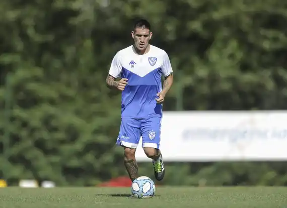 Centurión tendrá continuidad en Vélez