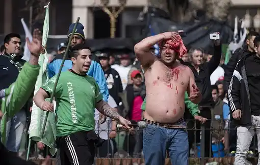 Marcha de la CGT: hubo incidentes entre afiliados de Camioneros