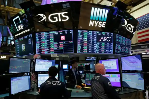 El Riesgo País cayó a 893 puntos