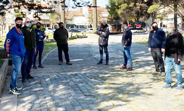 Avanzan en protocolos para el verano con hoteleros y feriantes de la plaza San Martín