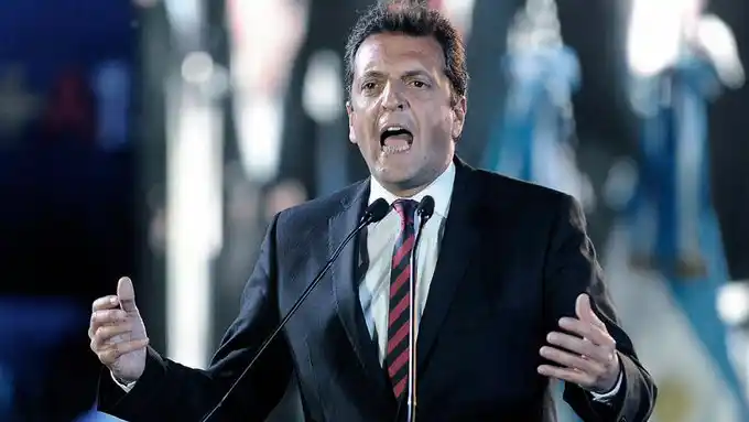 Massa encabeza acto por la democracia 