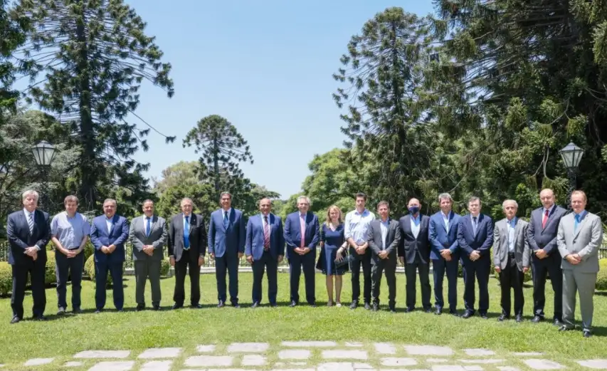 En medio de la discusión por los fondos, Fernández reunió a gobernadores peronistas