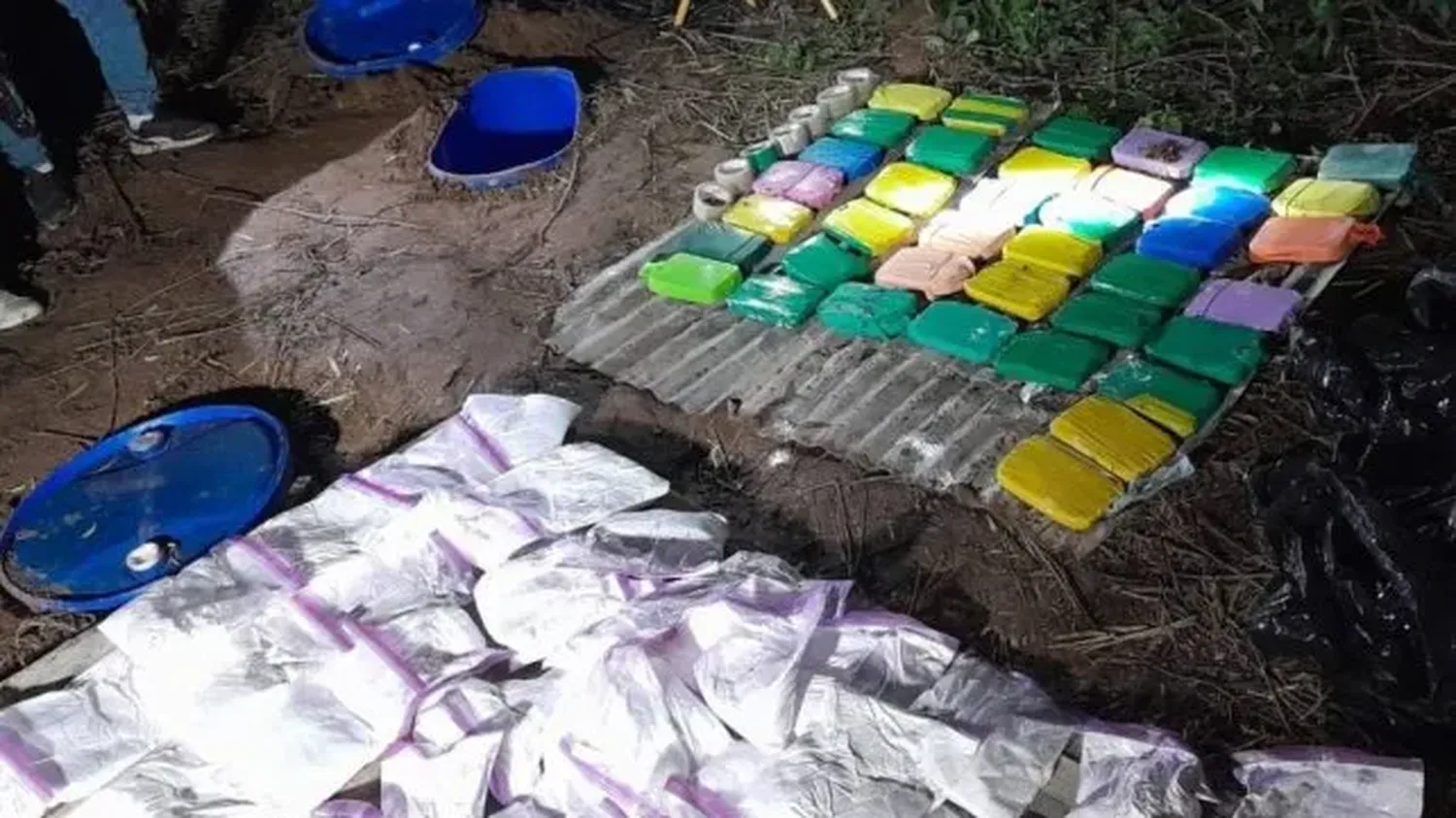 Paraná: descubren una cocina de cocaína y 40 kilos de droga en una zona boscosa