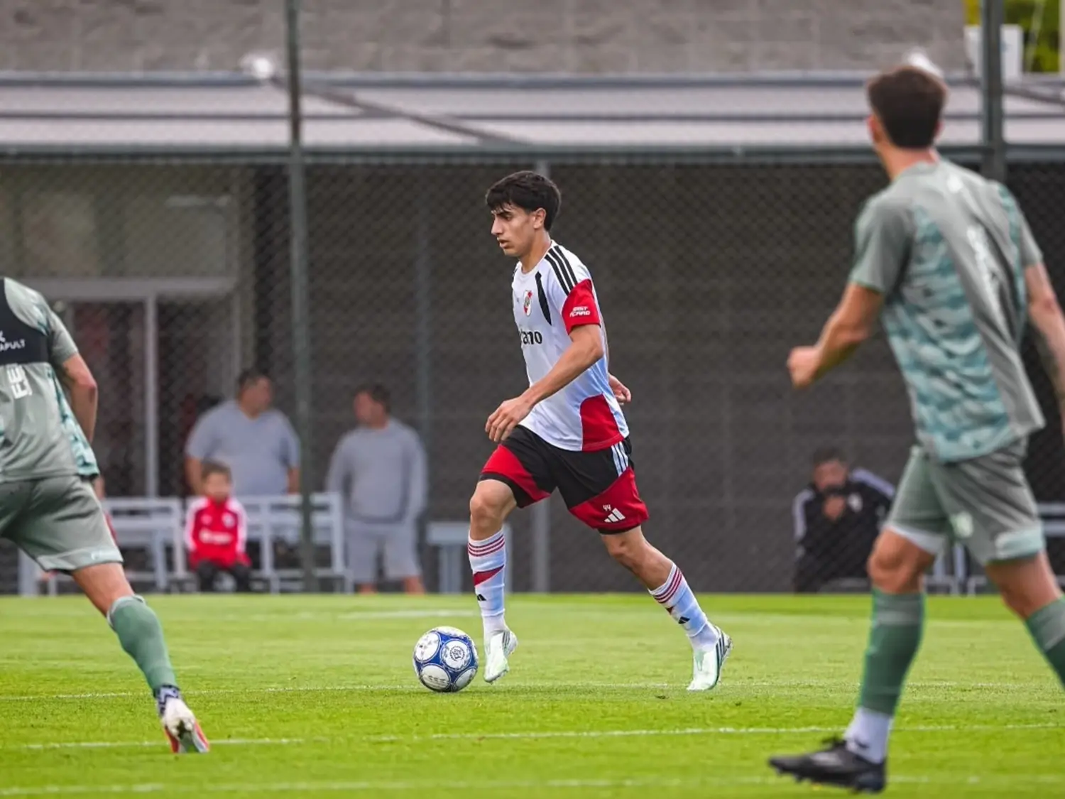 River y Ferro empataron en un amistoso con el regreso de Marcos Acuña