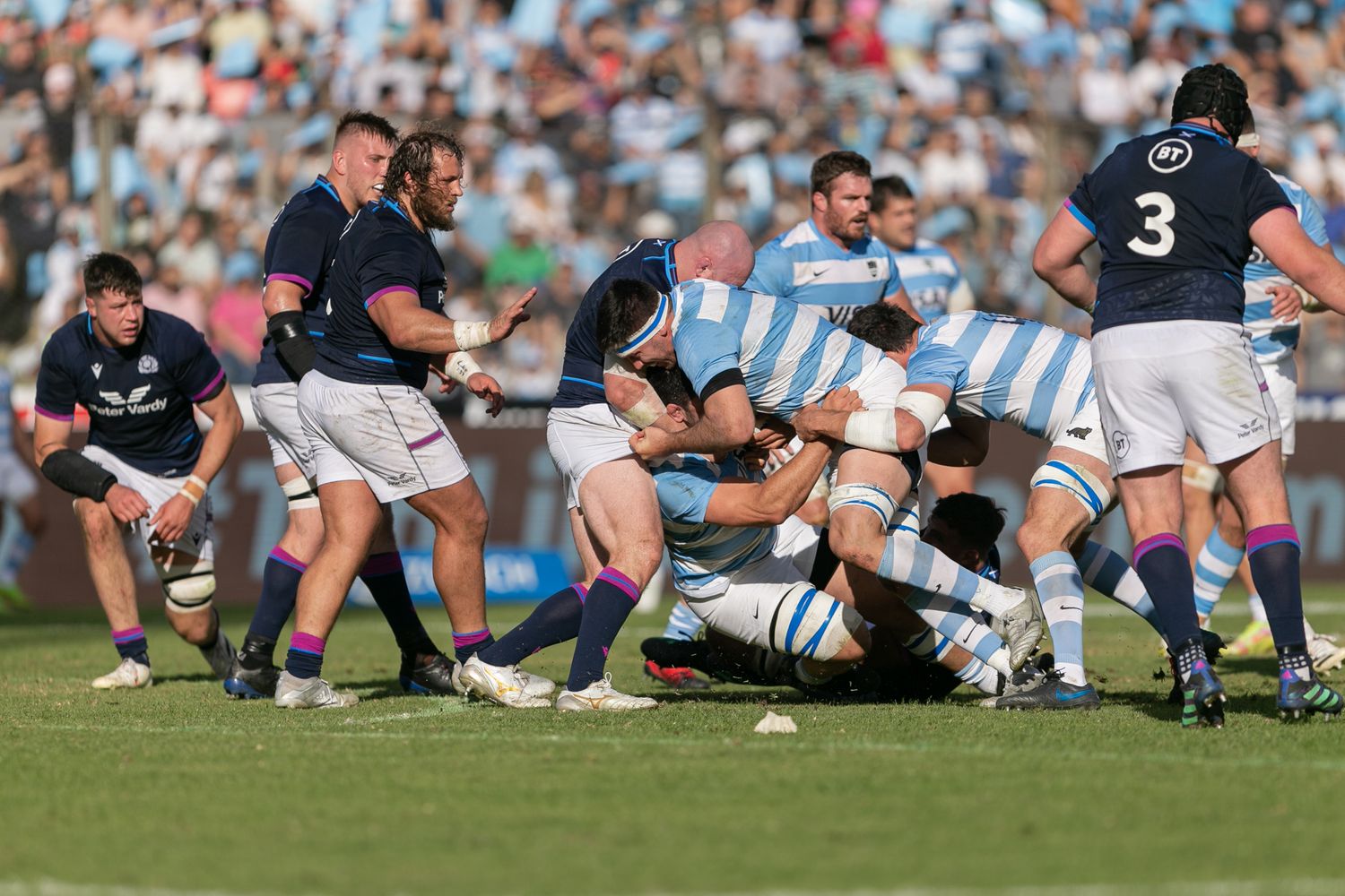 Sclavi volvió a sumar minutos en la derrota de Los Pumas