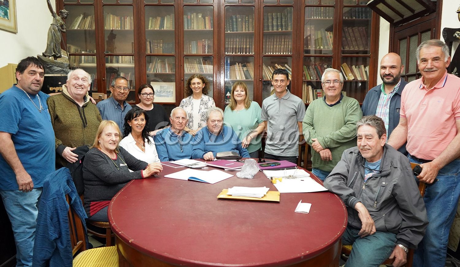 Integrantes de la Comisión Directiva antes de la reunión