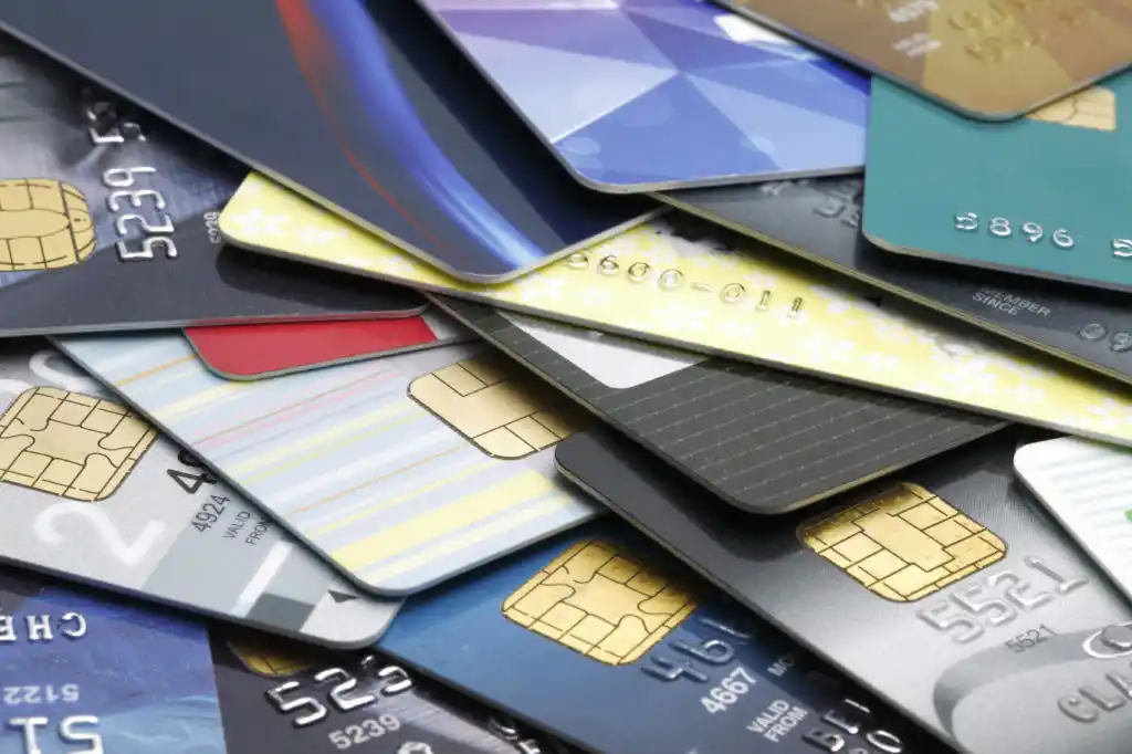 Tarjetas de crédito: Se podrán pagar saldos impagos en 9 cuotas y con 3 meses de gracia