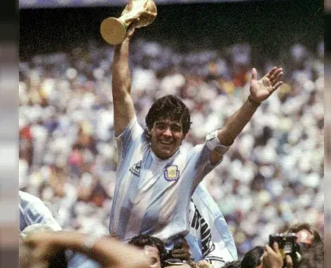 Maradona fue la gran figura en el equipo dirigido por Carlos Salvador Bilardo para la obtención de la Copa del Mundo en México 1986.