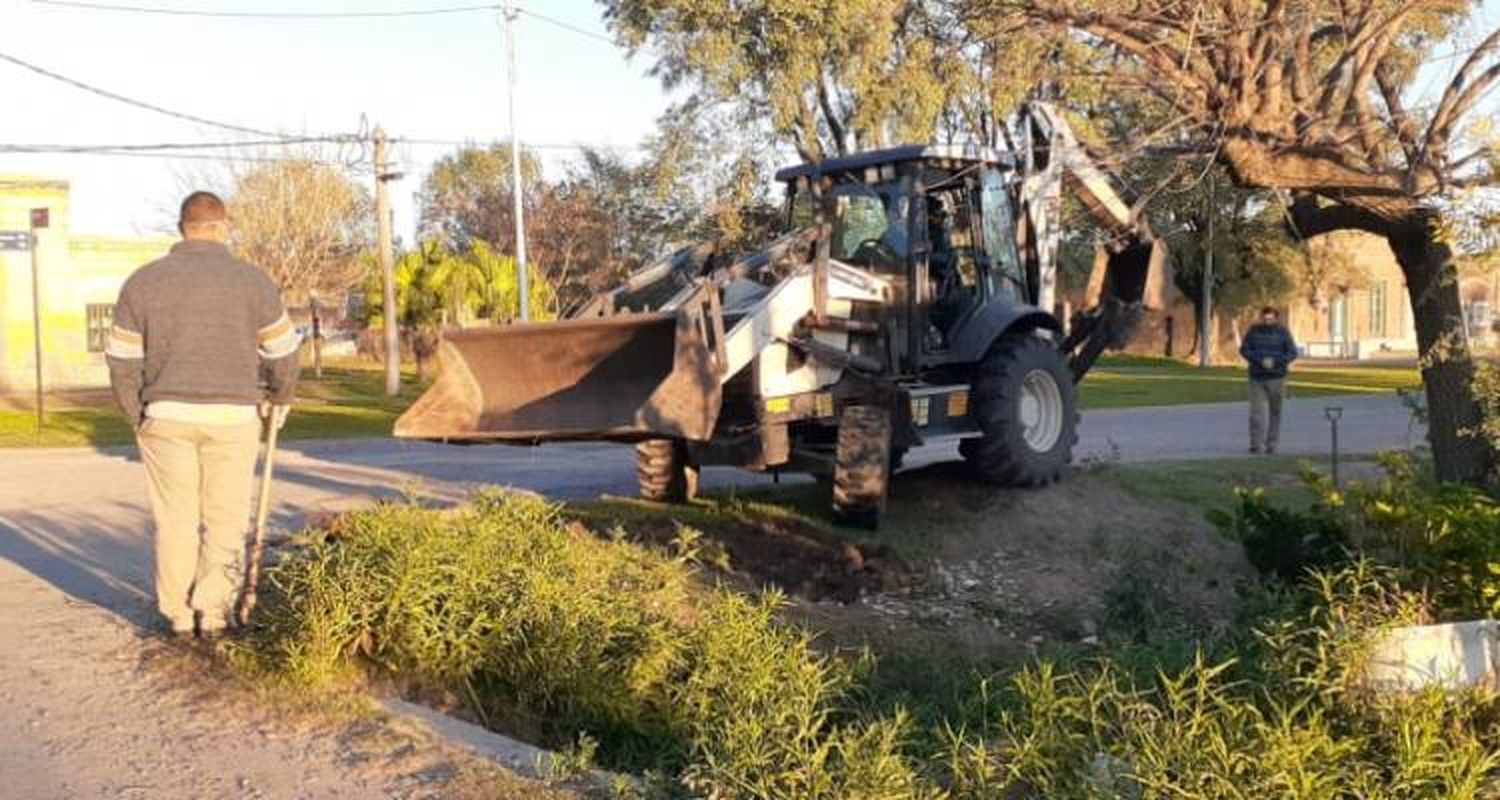 Río Tala: retomaron la obra de cloacas para el Centro Educativo, que permitirá conexiones domiciliarias
