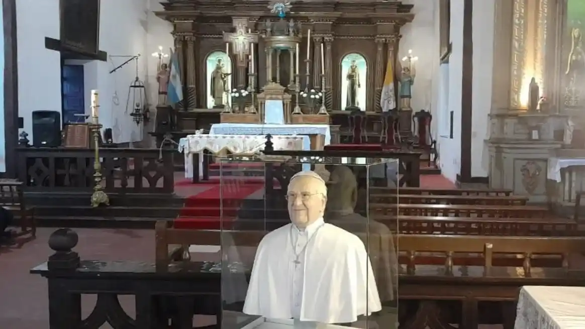 Santa Fe inauguró el primer busto en honor al Papa Francisco