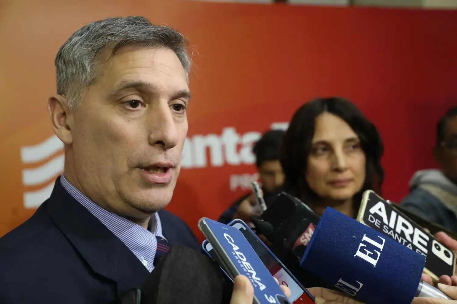 Santa Fe ofreció aumentos de hasta 15,5 % y mínimos garantizados de $180.000 para estatales - 1
