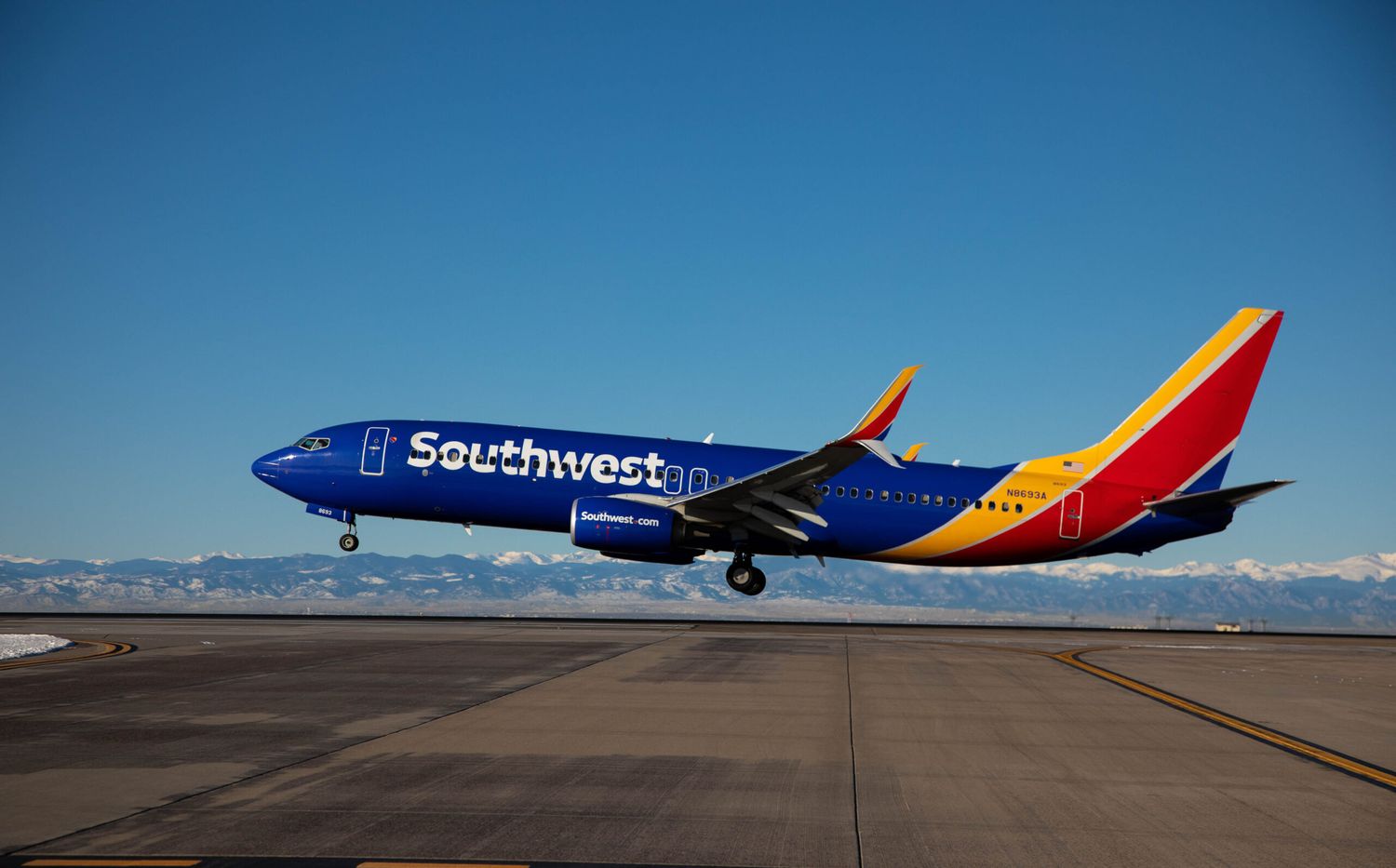 Recovering from Crisis: Southwest Airlines Reports $465 Million Profit in 2024 and Plans Fleet Reduction in 2025