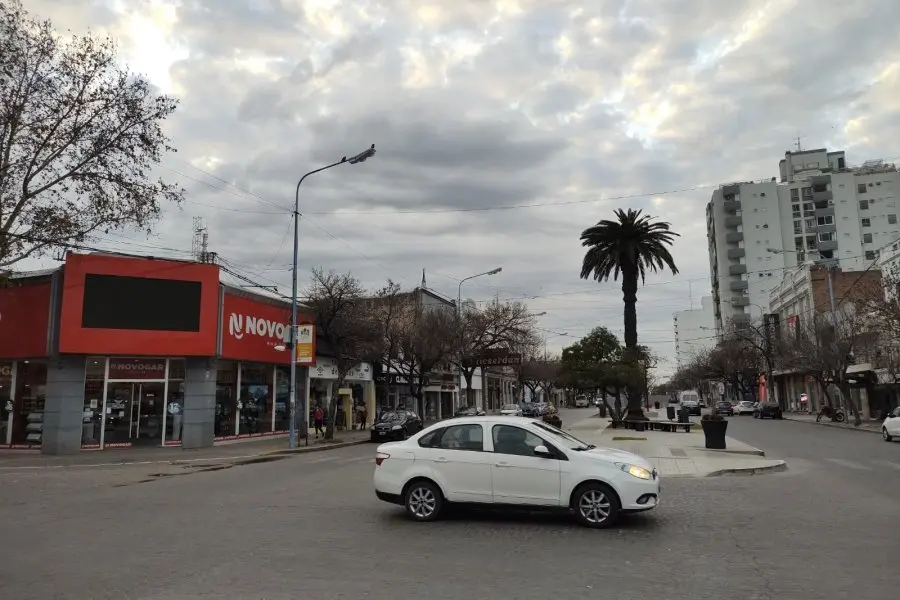 ¿Se viene el agua? El viento Sur trae algo de alivio a la región