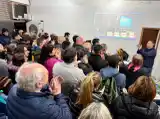 "Se siente, se siente, Gonzalo Intendente", se escuchó en el local de Acción Tandilense - La Libertad Avanza.