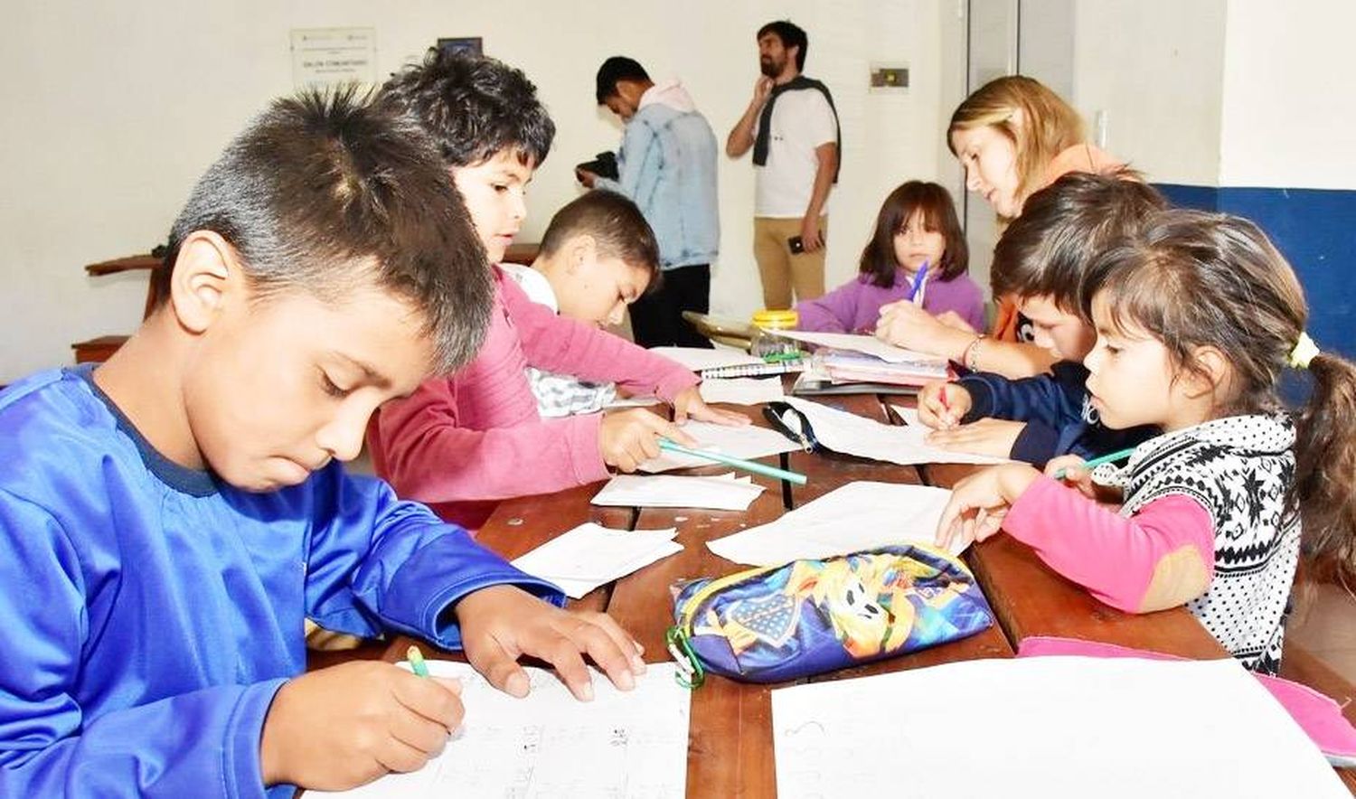 Docentes y alumnos destacan la importancia del programa municipal de apoyo escolar en los barrios