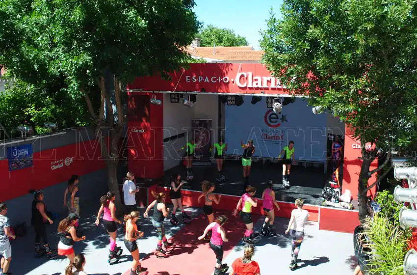 La clase gratuita de Kangoo Jumps hizo vibrar al Espacio Clarín