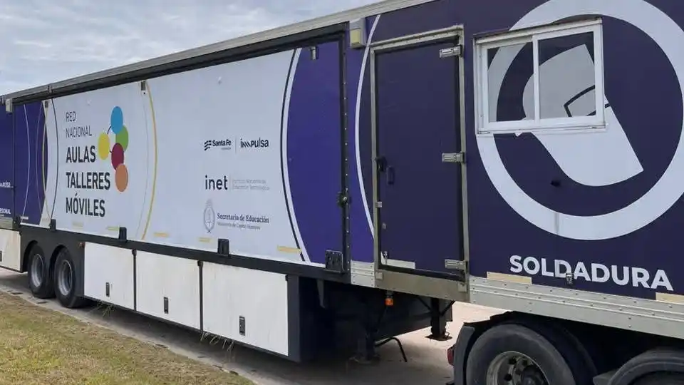 Aula Taller móvil llegó a Zenón Pereyra para capacitaciones en oficios clave, con aval del Ministerio de Educación de Santa Fe