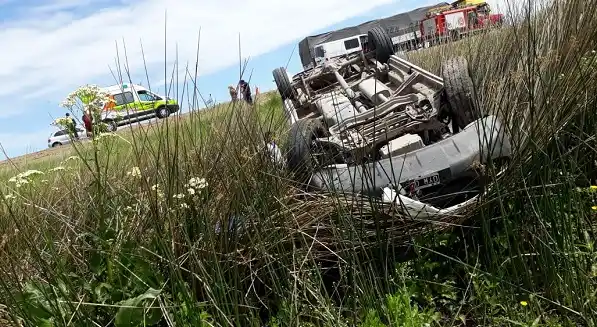 Volcó una combi en la Ruta 12