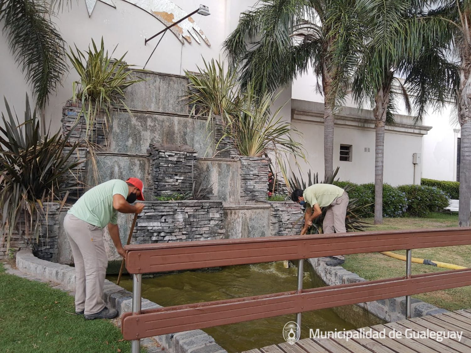 Paseos y Jardines trabaja pese a las altas temperaturas 