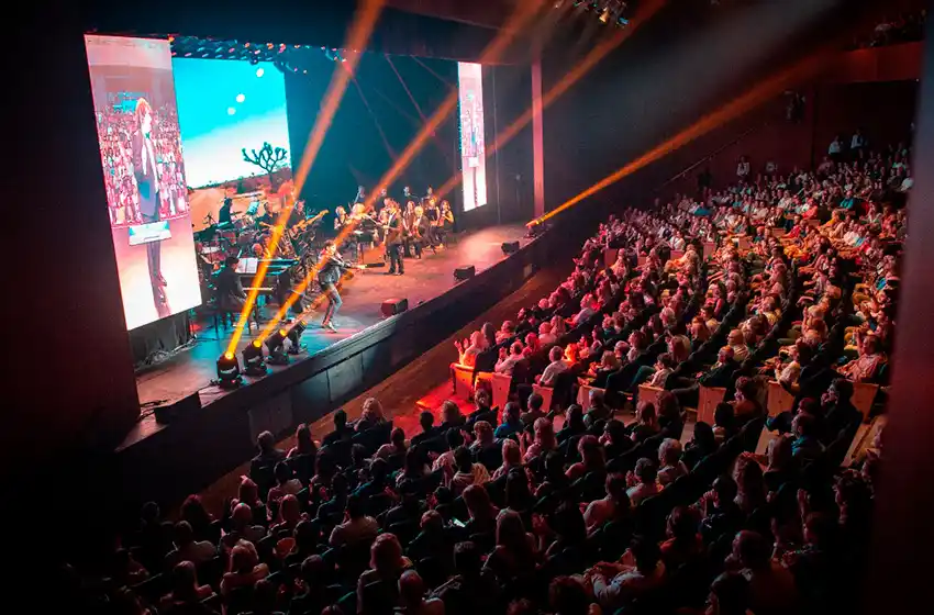 Rapsodia Bohemia Sinfónico volvió a agotar todas las localidades en el Teatro Tronador