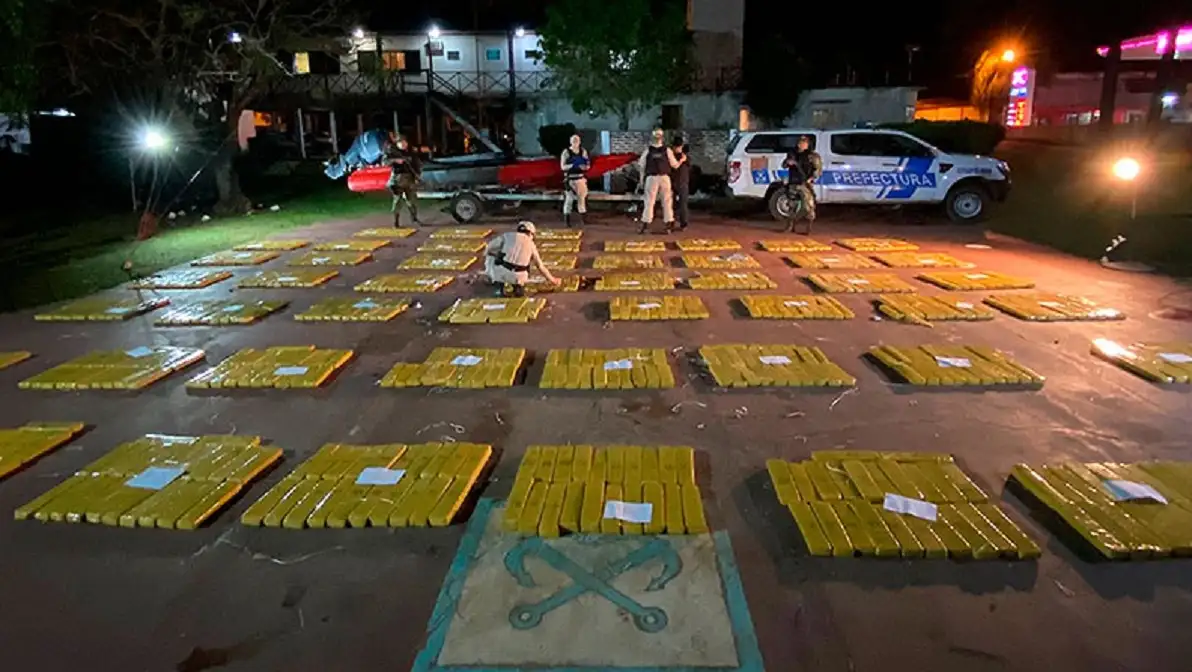 Incautan más de una tonelada de droga valuada en $223 millones en el río Paraná