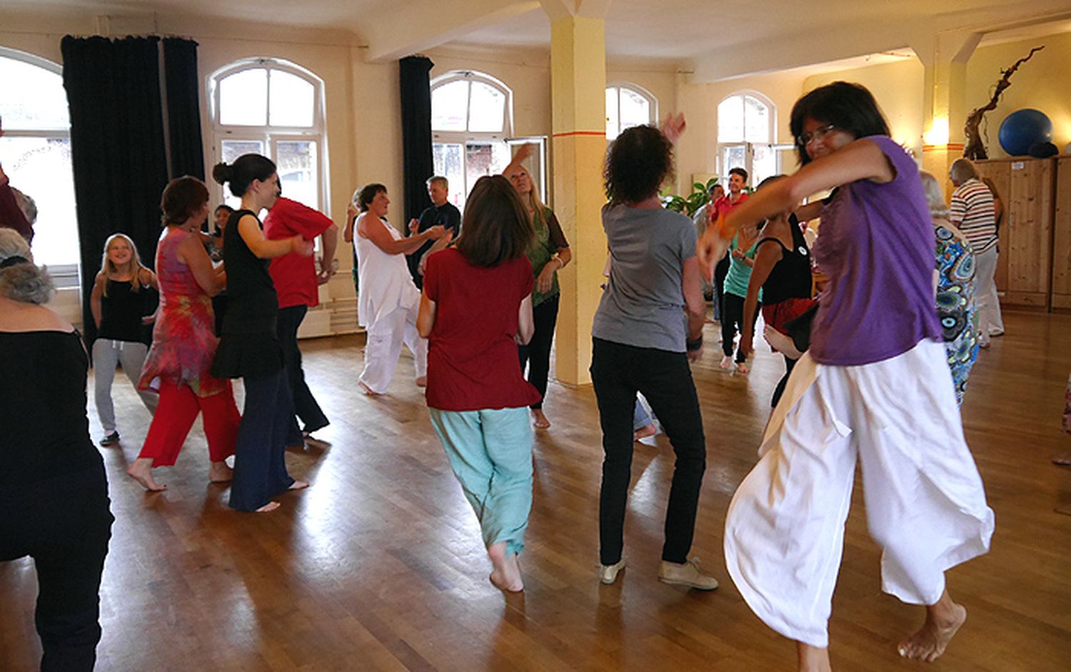 Biodanza, la danza de la vida donde no hay que saber bailar sino dejarse llevar por la libertad de sentir