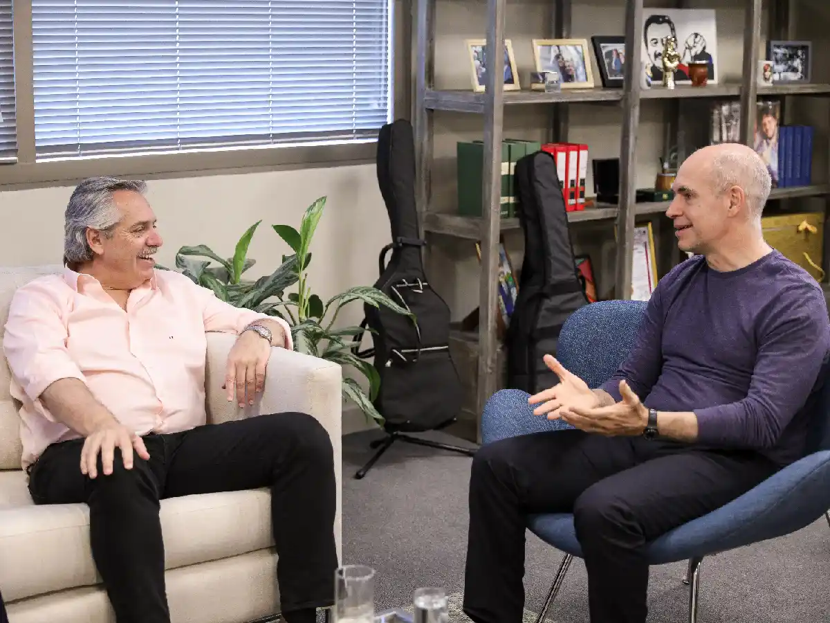 Larreta le prometió a Fernández retirar el vallado de Plaza de Mayo