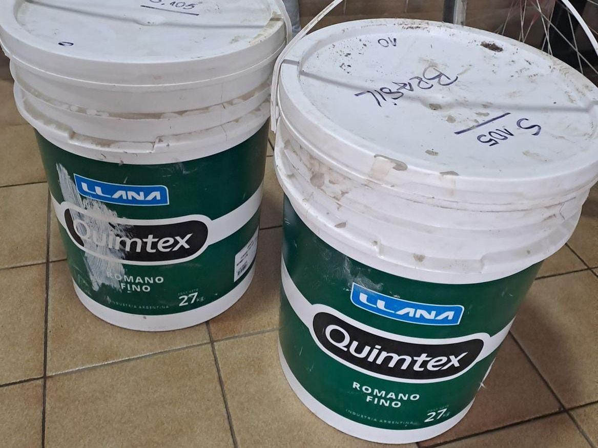 ¿Iban a pintar la casa?: detuvieron a dos sujetos que llevaban tarros de pintura robados en bicicleta