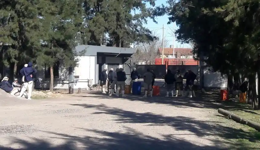Volvió el conflicto a Cresta Roja: Trabajadores tomaron la planta de Esteban Echeverría