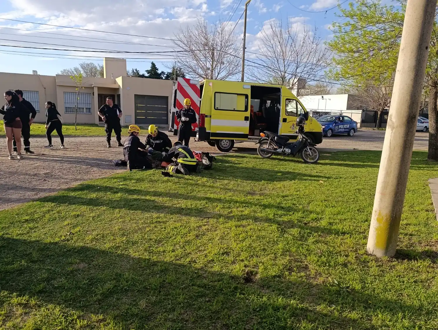 Una de las emergencias tuvo lugar en Buenos Aires y Rodríguez Peña, donde un hombre convulsionó. Crédito: Bomberos de Venado Tuerto.