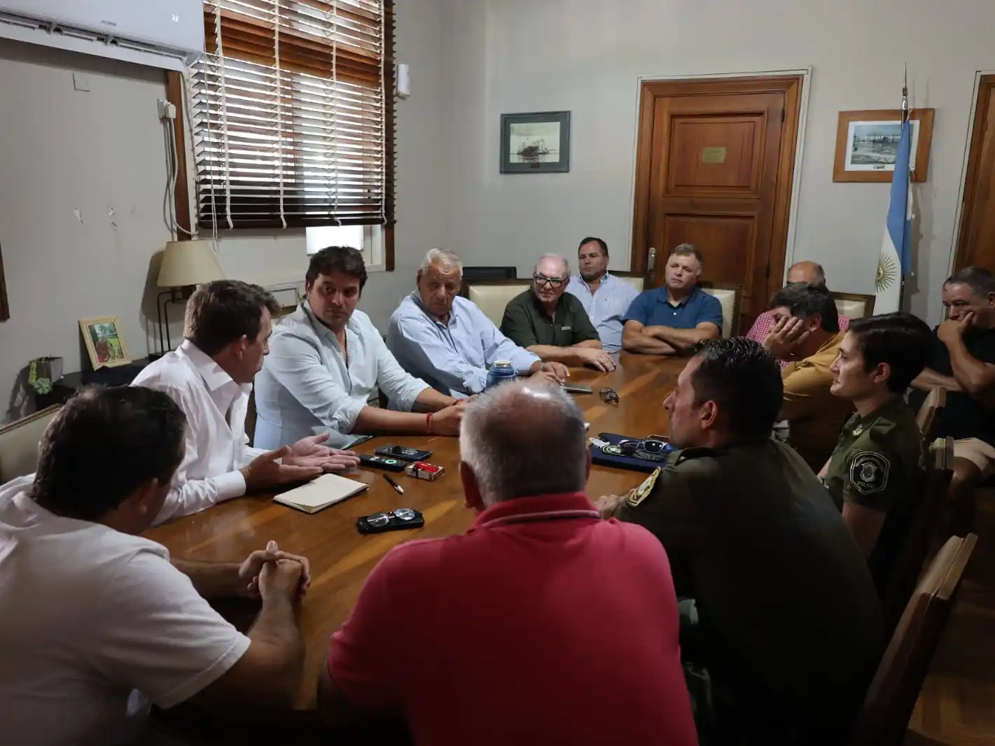reunión funcionarios productores rurales