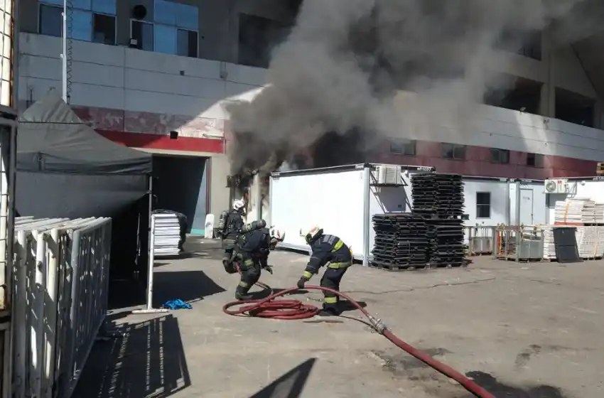 Incendio en el Monumental: los bomberos debieron accionar a horas del recital de María Becerra