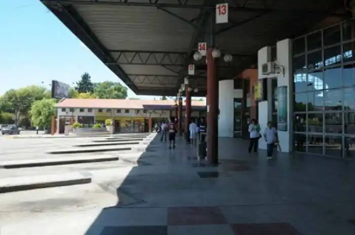 Avanzan las gestiones para la reanudación del transporte de pasajeros terrestre y aéreo