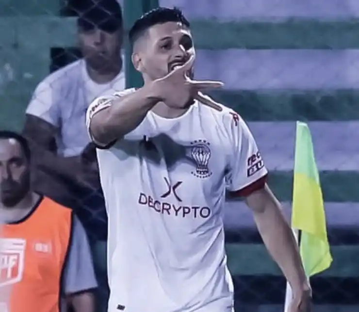 Golazo de "Juanchón" en su debut en Huracán