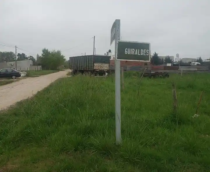 Vecinos de San Cayetano solicitan que no ingresen camiones al barrio en días de lluvia