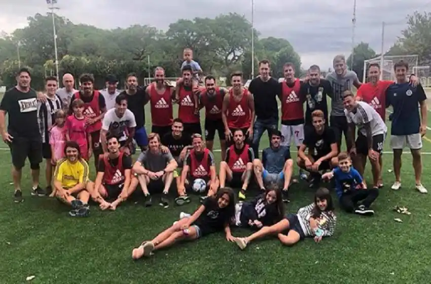 Picadito bien leproso: reencuentro a puro fútbol de ex jugadores y actuales de Newell’s