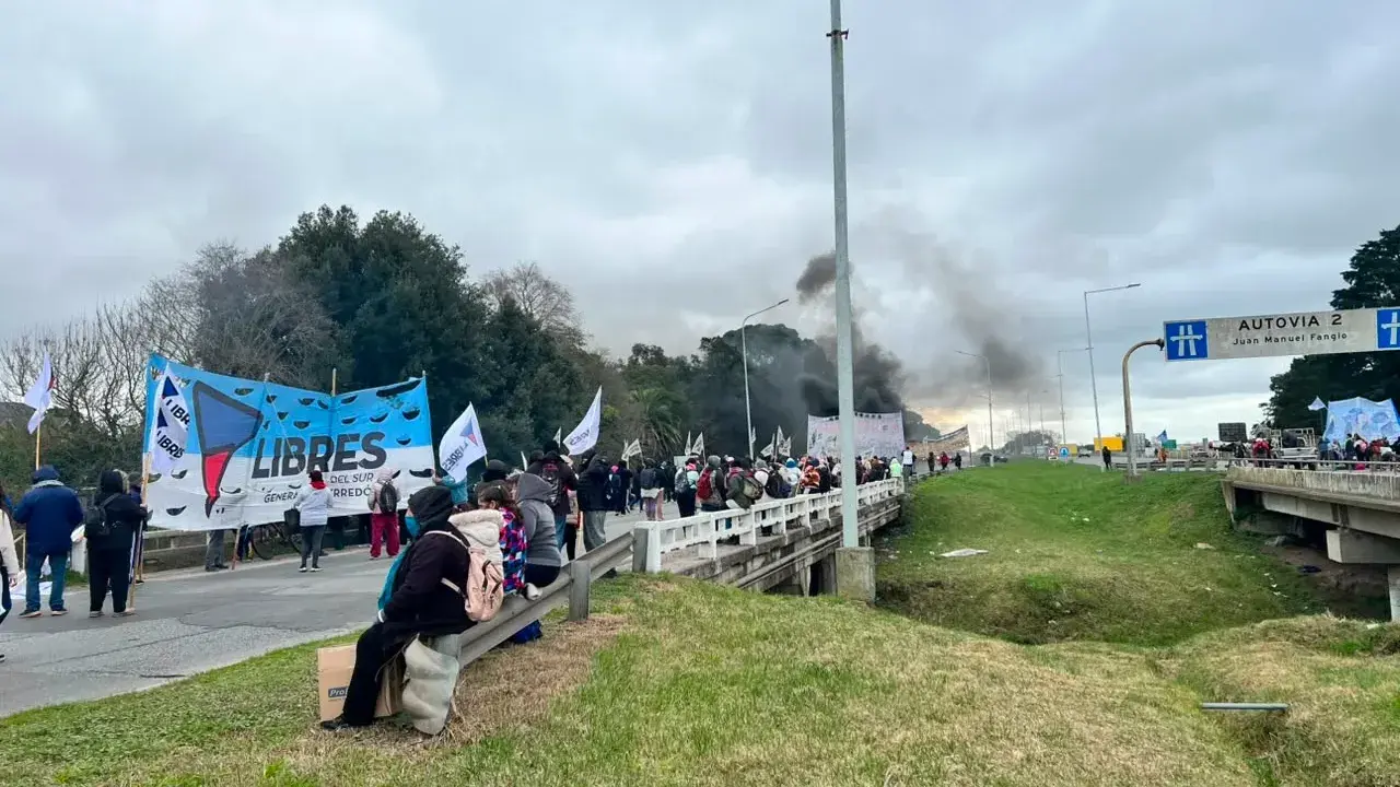 Jornada de protestas en Mar del Plata: reclamo contra la baja de "Volver al Trabajo" y el congelamiento salarial