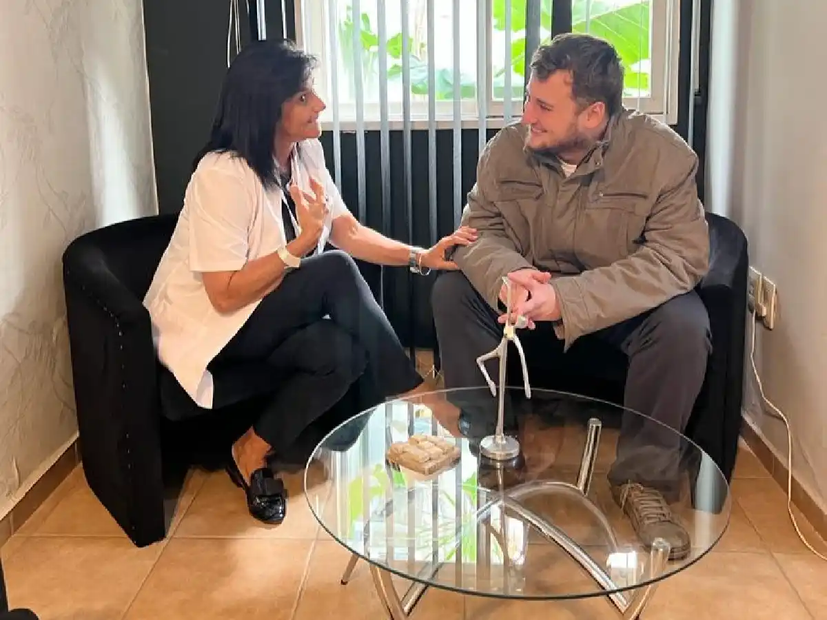 Gino, el joven con Tourette que encontró en su psicopedagoga la salvación para poder aprender 