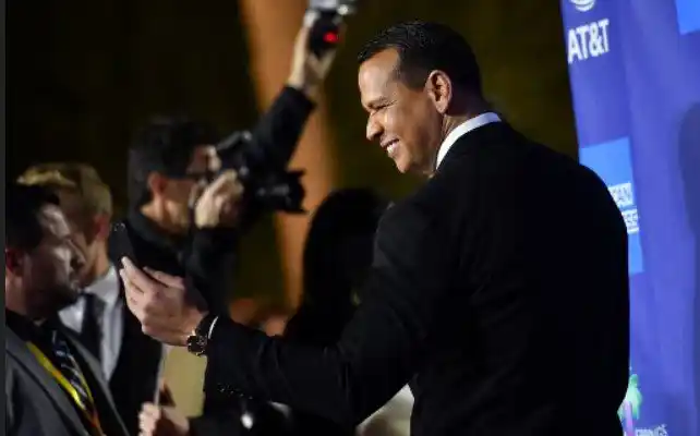 ARod es pillado saliendo del edificio de Katie Holmes