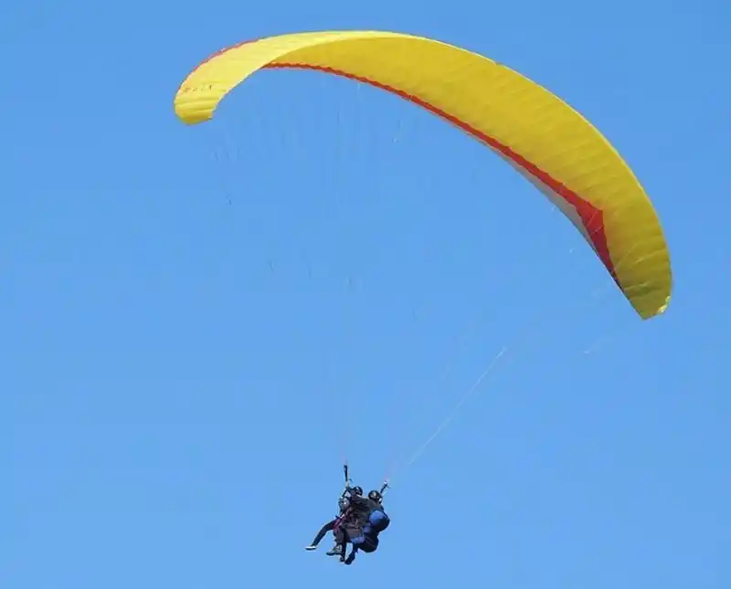 Hallaron el cuerpo del parapentista argentino que murió tras caer al mar en Uruguay