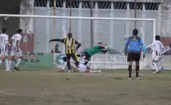 Juventud  se llevó los tres puntos y quedó como único escolta del puntero