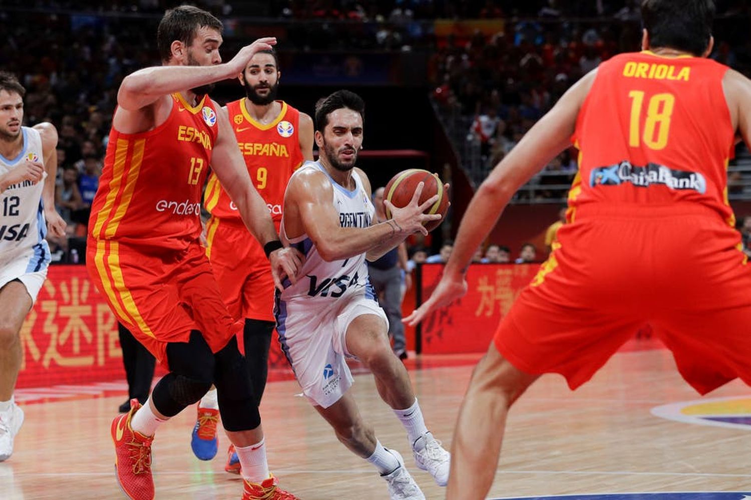 España jugó en mejor nivel y se llevó la final ante Argentina