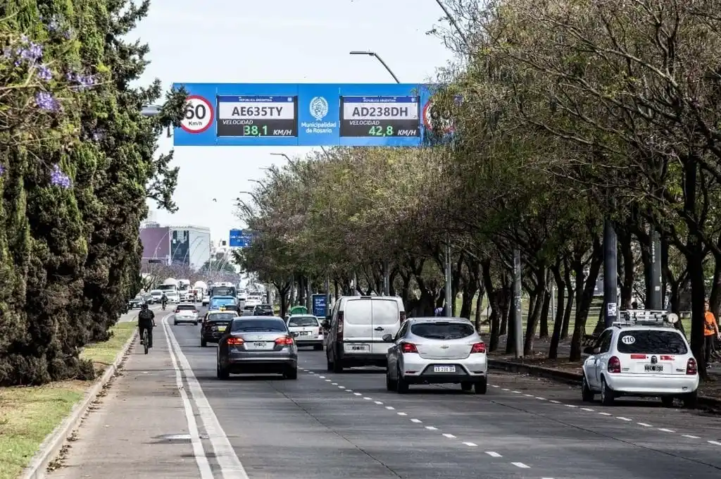 El sistema de lectores de patentes permitió identificar 104 millones durante este primer año, lo que implica un promedio diario de 323 mil patentes.