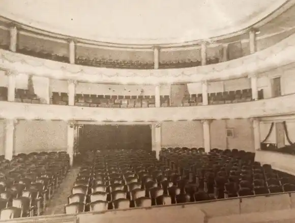 El primer propietario, del primer Teatro Odeón
